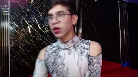 joshua_saenz_ online show from May 24, 10:48 pm