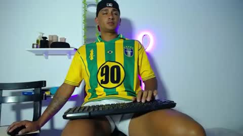 Snapshot of josue_angel chatting on July 30, 11:26 pm Josue 22cm big dick online show from July 30, 11:26 pm