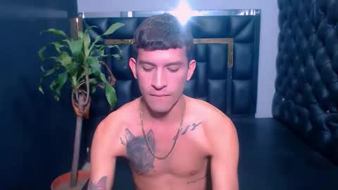 josue_linares online show from September 14, 3:05 am