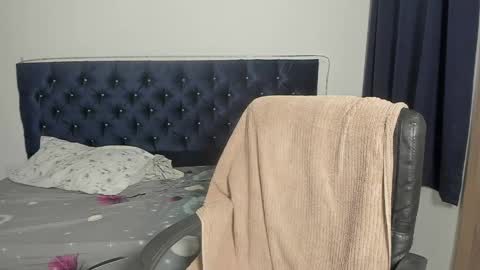 josy online show from May 5, 3:58 am