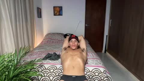 Snapshot of joulianogreco1 chatting on June 8, 1:28 am Im Jouliano online show from June 8, 1:28 am