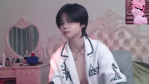 joycekay online show from August 6, 8:11 pm