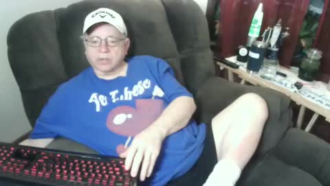 Snapshot of jpmel99 chatting on February 23, 3:35 am jpmel99 online show from February 23, 3:35 am