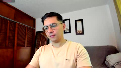 Snapshot of jriizh chatting on May 3, 3:18 pm Cristian- tellme Criis online show from May 3, 3:18 pm