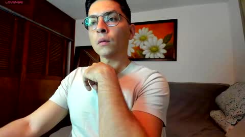 Snapshot of jriizh chatting on May 6, 3:35 am Cristian- tellme Criis online show from May 6, 3:35 am