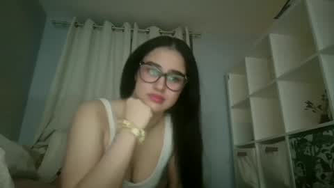 Snapshot of jshg12 chatting on March 29, 2:44 am jshg12 online show from March 29, 2:44 am