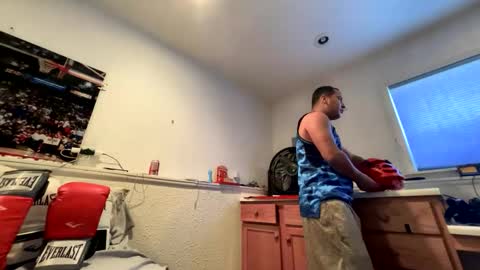 Snapshot of jsmoothest93 chatting on February 24, 5:09 pm CarmelPapi93 online show from February 24, 5:09 pm