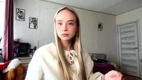 Snapshot of ju1ceanna chatting on April 14, 9:15 am Alice online show from April 14, 9:15 am