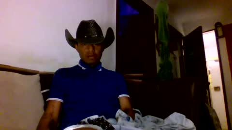 Snapshot of juan72701 chatting on July 28, 2:40 am juan72701 online show from July 28, 2:40 am