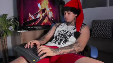 juan_alvarez18 online show from December 3, 2:19 am