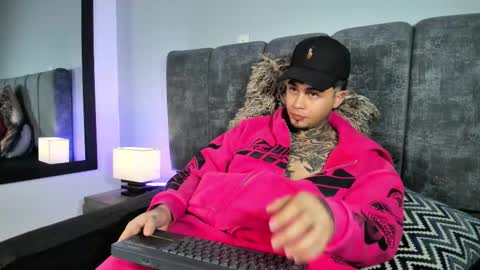 juan_alvarez18 online show from January 10, 10:58 pm