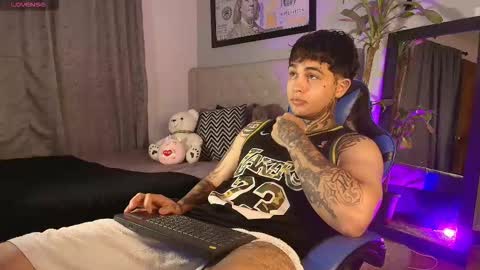 juan_alvarez18 online show from February 27, 4:34 am