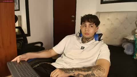 Snapshot of juan_alvarez18 chatting on June 3, 5:54 am juan_alvarez18 online show from June 3, 5:54 am