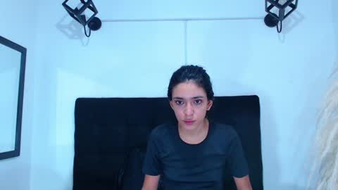 Snapshot of juan_and_luciana chatting on July 17, 12:23 pm online show from July 17, 12:23 pm