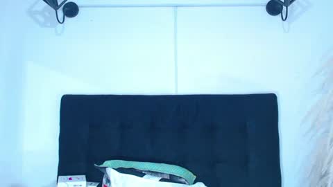 Snapshot of juan_and_luciana chatting on July 24, 11:41 am online show from July 24, 11:41 am