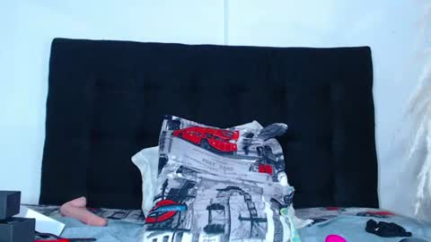 Snapshot of juan_and_luciana chatting on July 28, 12:48 pm online show from July 28, 12:48 pm