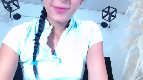 Snapshot of juan_and_luciana chatting on July 28, 6:20 pm online show from July 28, 6:20 pm