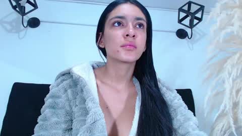 Snapshot of juan_and_luciana chatting on July 29, 12:03 pm online show from July 29, 12:03 pm