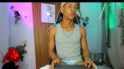 Snapshot of juan_contreras7 chatting on October 10, 11:20 am juan_contreras7 online show from October 10, 11:20 am