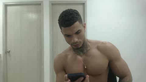 juan_gomez_1 online show from December 19, 10:13 am