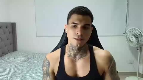 Snapshot of juan_gomez_1 chatting on January 13, 11:43 pm juan_gomez_1 online show from January 13, 11:43 pm