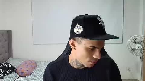 Snapshot of juan_gomez_1 chatting on January 15, 9:25 am juan_gomez_1 online show from January 15, 9:25 am