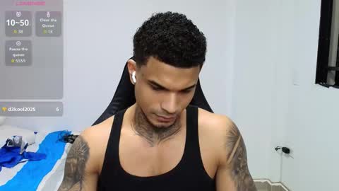 Snapshot of juan_gomez_1 chatting on February 25, 11:36 pm juan_gomez_1 online show from February 25, 11:36 pm