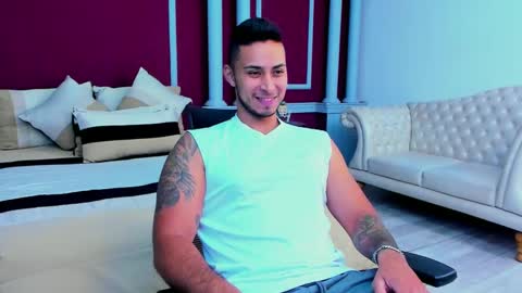 Snapshot of juan_muscle chatting on December 2, 6:10 pm juan_muscle online show from December 2, 6:10 pm