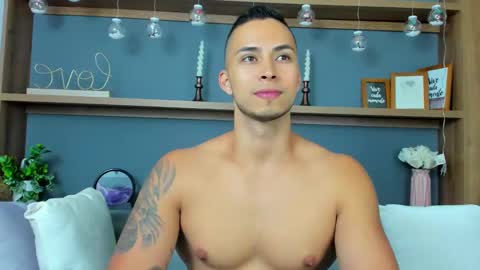 Snapshot of juan_muscle chatting on January 30, 3:44 am juan_muscle online show from January 30, 3:44 am