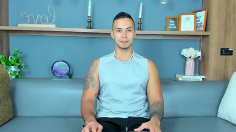 Snapshot of juan_muscle chatting on February 1, 1:44 am juan_muscle online show from February 1, 1:44 am