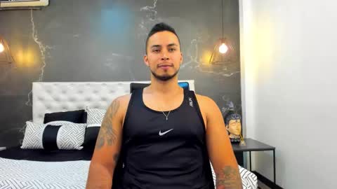 Snapshot of juan_muscle chatting on November 9, 5:44 pm juan_muscle online show from November 9, 5:44 pm