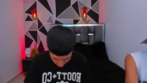 Snapshot of juan_nd_steven chatting on May 5, 3:58 am JuanSteven online show from May 5, 3:58 am