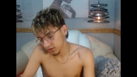 Snapshot of juan_saul1 chatting on June 3, 10:18 am juan_saul1 online show from June 3, 10:18 am