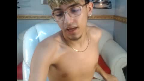 Snapshot of juan_saul1 chatting on June 3, 2:33 pm juan_saul1 online show from June 3, 2:33 pm