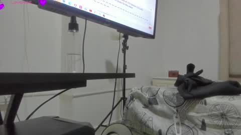 Snapshot of juana_240 chatting on December 10, 2:48 am Lau follow online show from December 10, 2:48 am