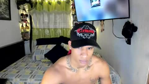 Snapshot of juanbigcock21cm chatting on July 1, 12:23 am juan jose online show from July 1, 12:23 am