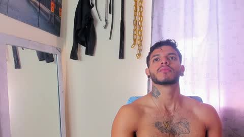 Snapshot of juanbladde chatting on December 14, 4:31 pm Juan Esteban online show from December 14, 4:31 pm