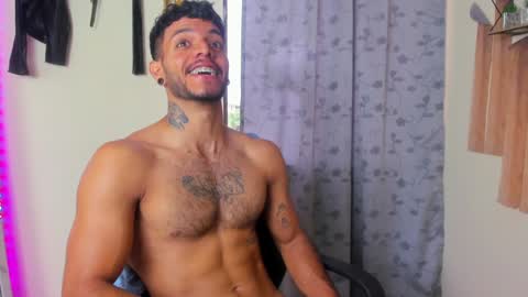 Snapshot of juanbladde chatting on December 28, 9:30 pm Juan Esteban online show from December 28, 9:30 pm