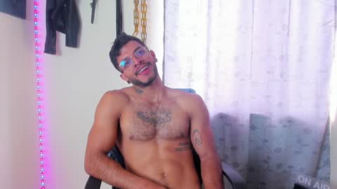 Snapshot of juanbladde chatting on January 5, 5:20 pm Juan Esteban online show from January 5, 5:20 pm