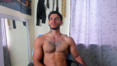 Snapshot of juanbladde chatting on February 18, 12:49 pm Juan Esteban online show from February 18, 12:49 pm