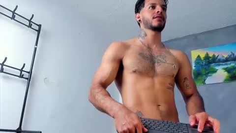 Juan Esteban online show from March 1, 12:45 am