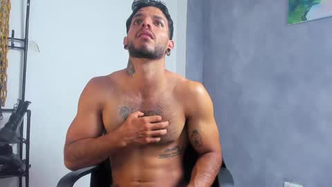 Snapshot of juanbladde chatting on May 8, 12:27 am Juan Esteban online show from May 8, 12:27 am