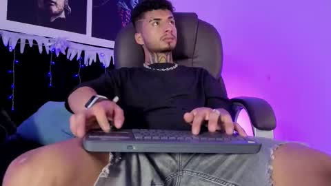 juancamilo66_ online show from December 17, 3:23 am