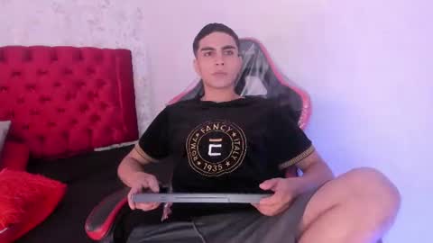 Snapshot of juanga_briel chatting on July 12, 12:18 pm JUAN GABRIEL online show from July 12, 12:18 pm