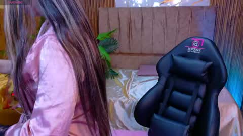 Snapshot of juanita_tay chatting on June 5, 11:27 am JUANITA online show from June 5, 11:27 am