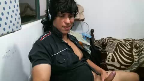 Snapshot of juanito2727 chatting on December 22, 4:06 am amor online show from December 22, 4:06 am