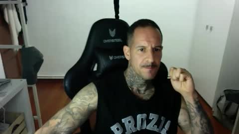 juanjocb34 online show from April 1, 9:56 pm