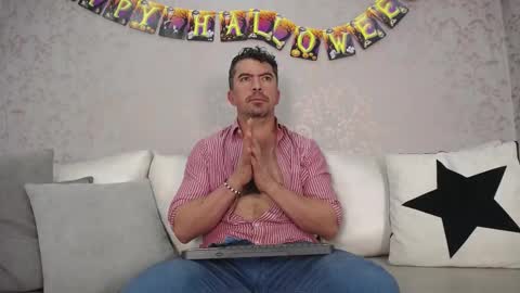 Snapshot of juank_fit45 chatting on October 30, 1:56 pm Juan k online show from October 30, 1:56 pm