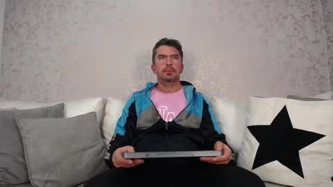 Snapshot of juank_fit45 chatting on November 13, 1:43 pm Juan k online show from November 13, 1:43 pm