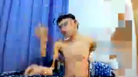 Snapshot of juansuarez204 chatting on July 19, 9:29 pm juansuarez204 online show from July 19, 9:29 pm